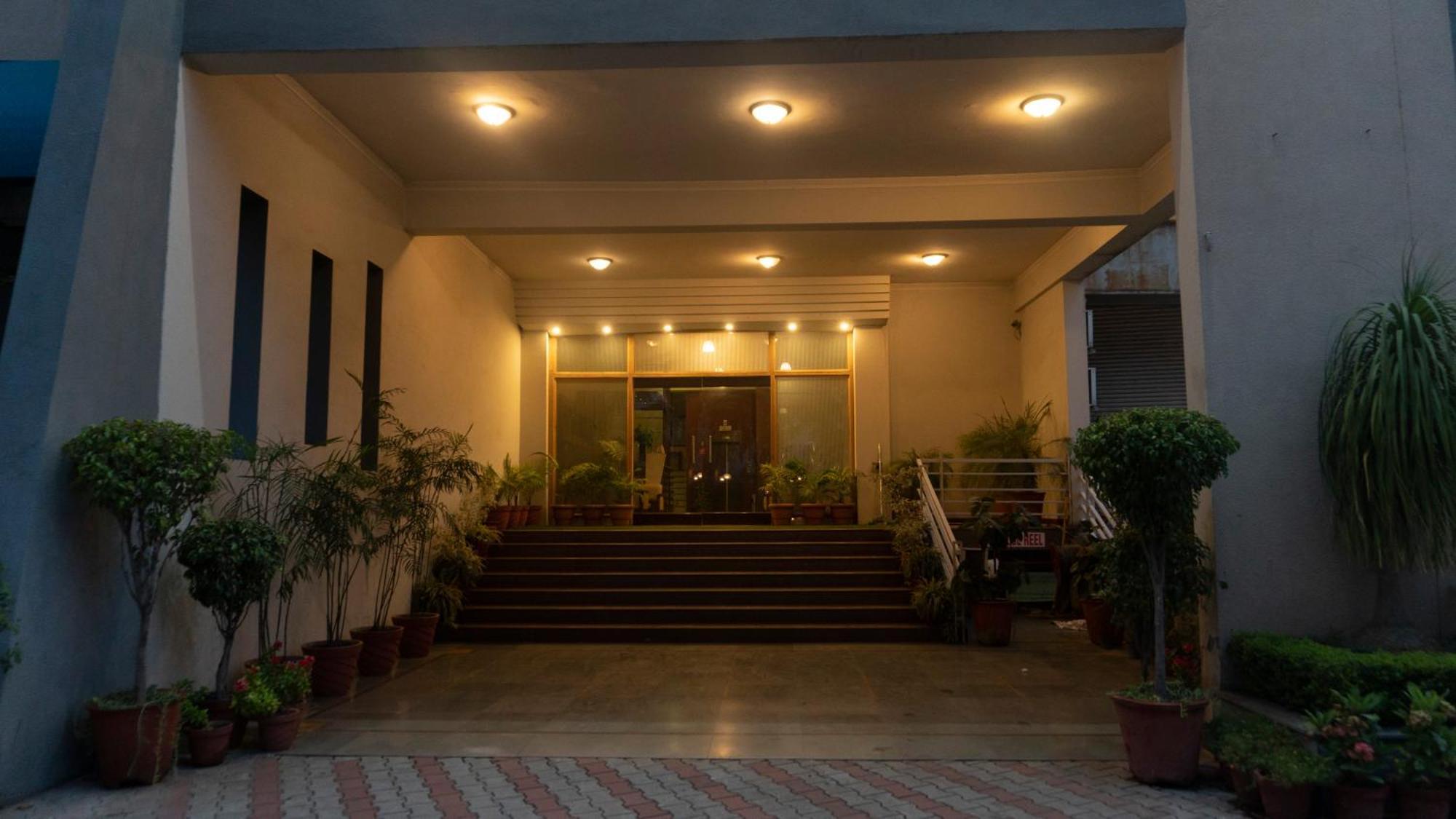 Hotel Mg Regency Baddi Exterior foto